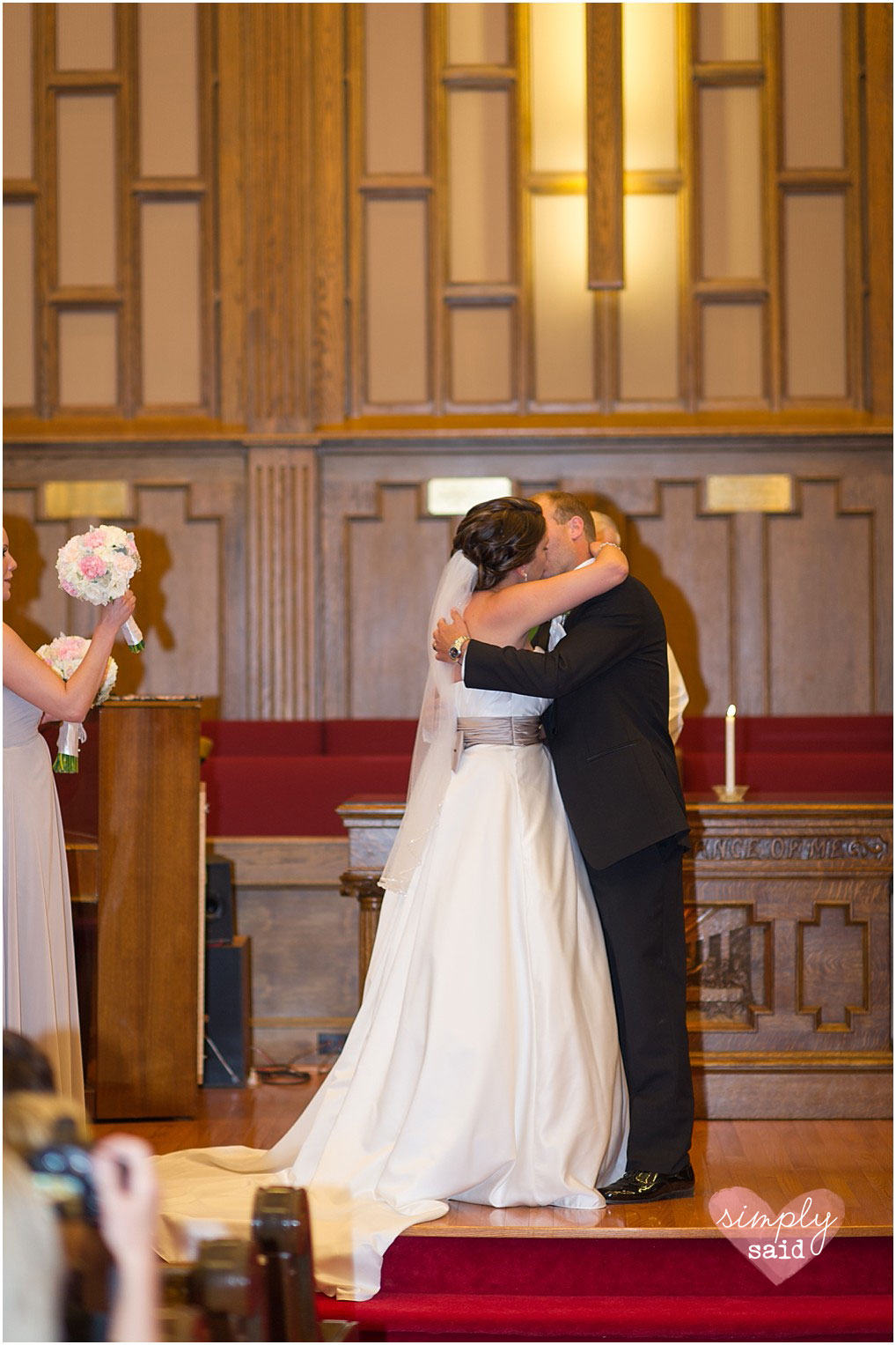 18-bride-&-groom-kissing