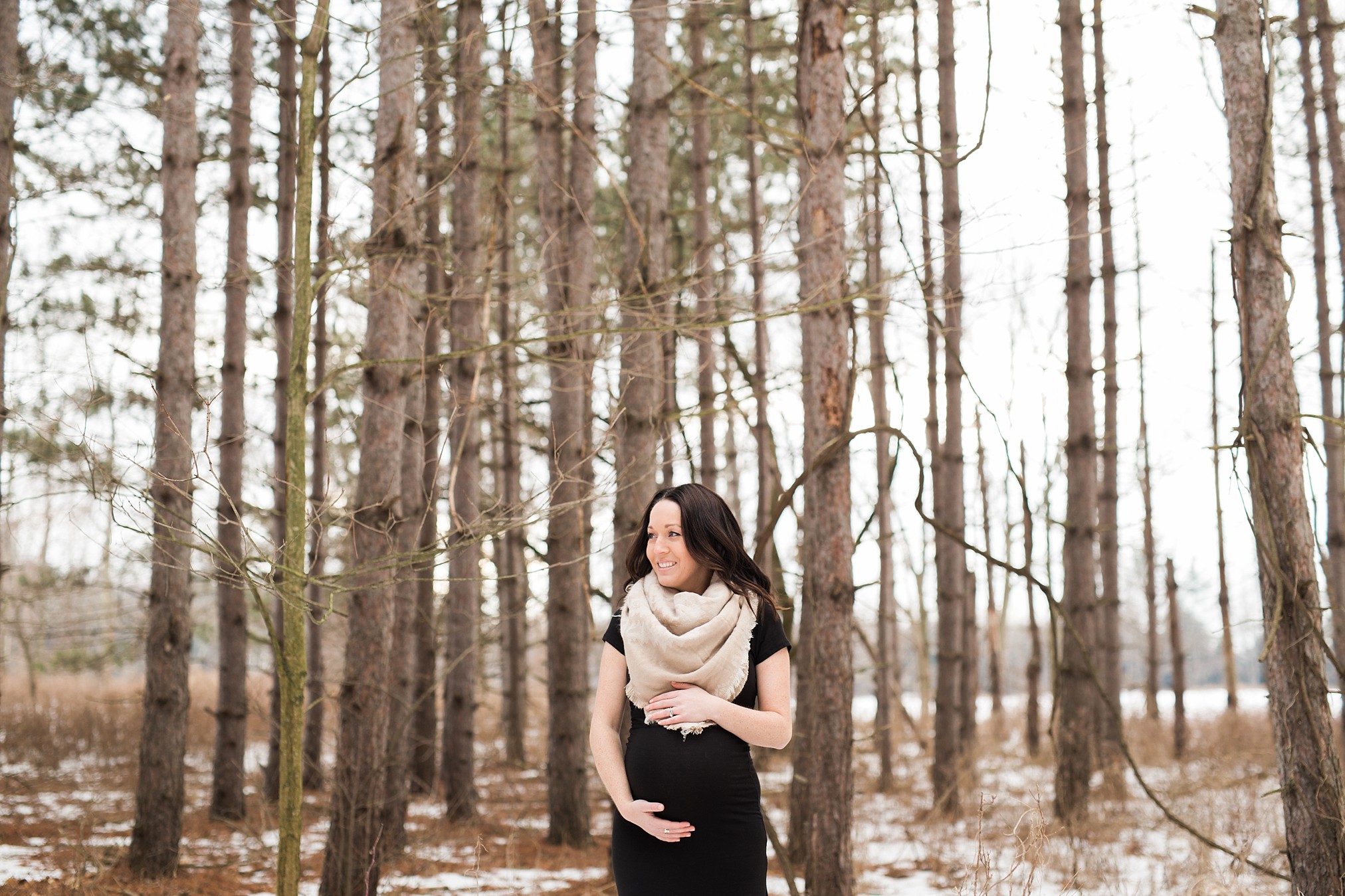 woodsy outdoor maternity session